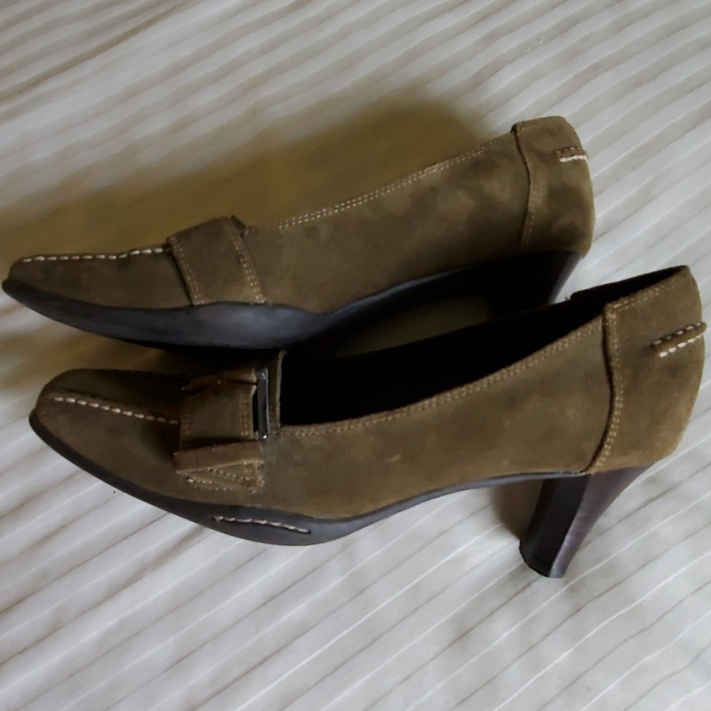 Shoes - Picture 2 of 6